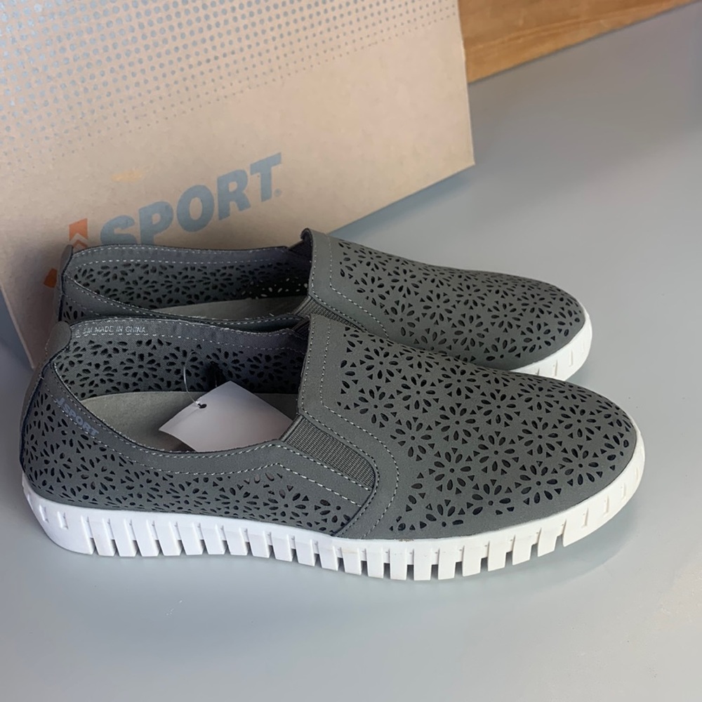 NWT Women’s JSport Floral Slip On Flat Shoe Charcoal Laser Cut Lace Pattern